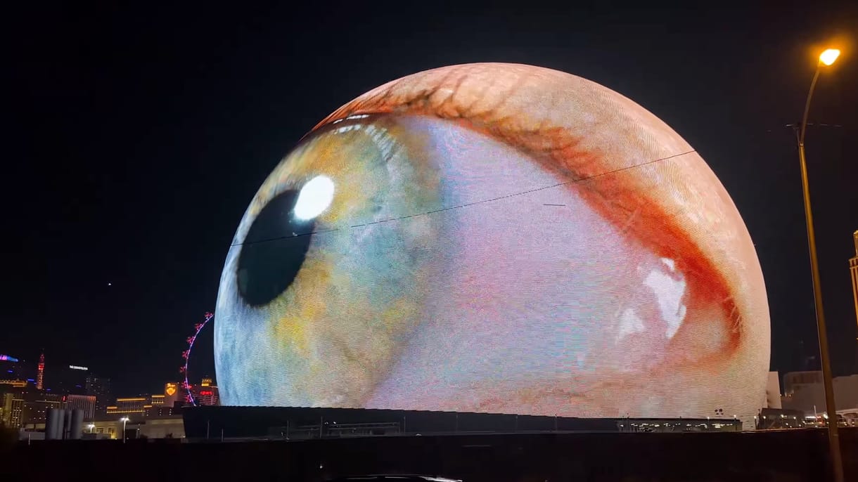 Beüzemelték a világ legnagyobb kijelzőjét, a 111 méter magas Sphere-t – videó