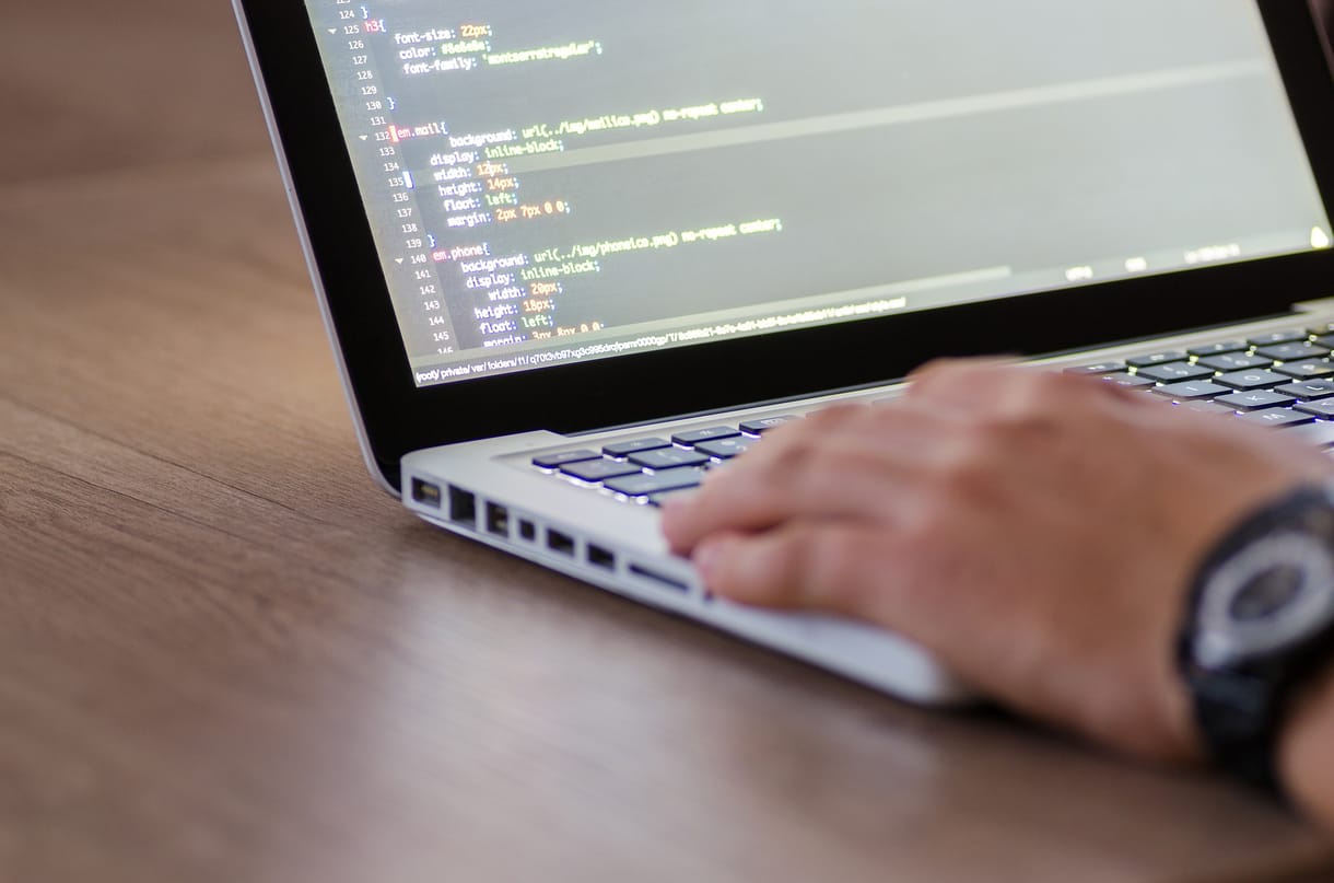 Válságálló az informatikusok fizetése, 30 százalékkal nőttek a bérek