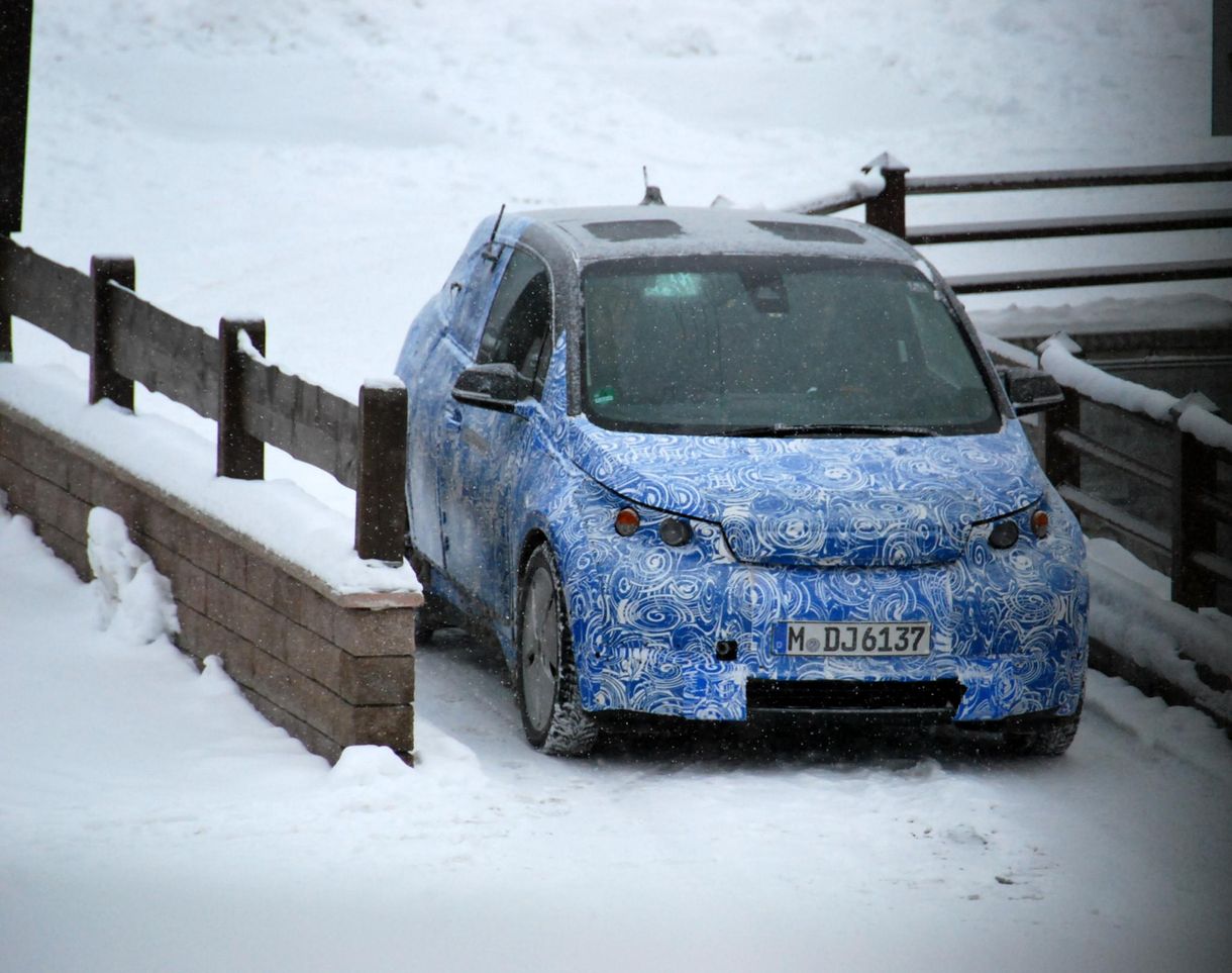 Fotók: rajtakaptuk az elektromos BMW-t