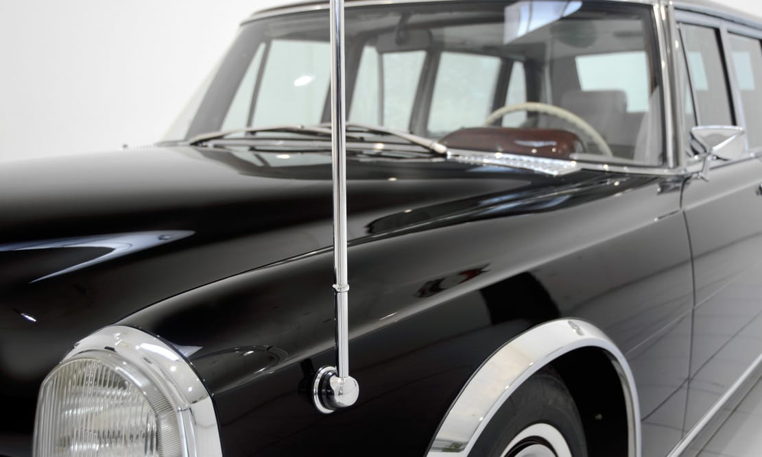 52 éves fekete diktátor-Mercedes keresi új gazdáját