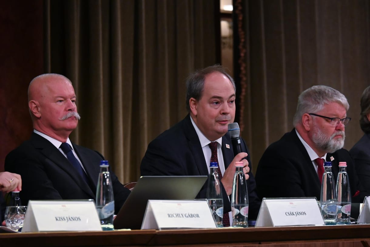 L. Simon László megakadályozta, hogy az MMA tiszteletbeli elnöke legyen Vashegyi György
