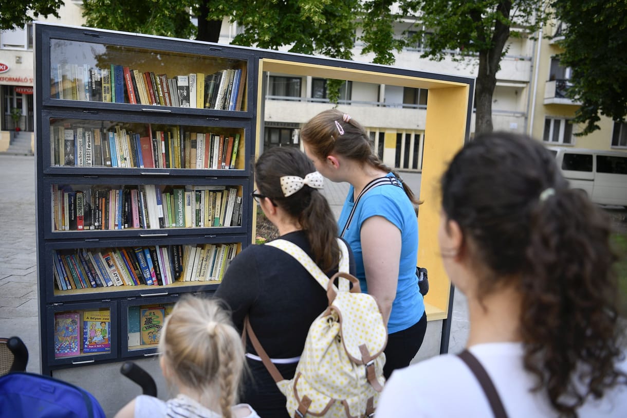 Nagy kipakolás: HVG-ajánló az idei Ünnepi Könyvhét terméséből – 2. rész
