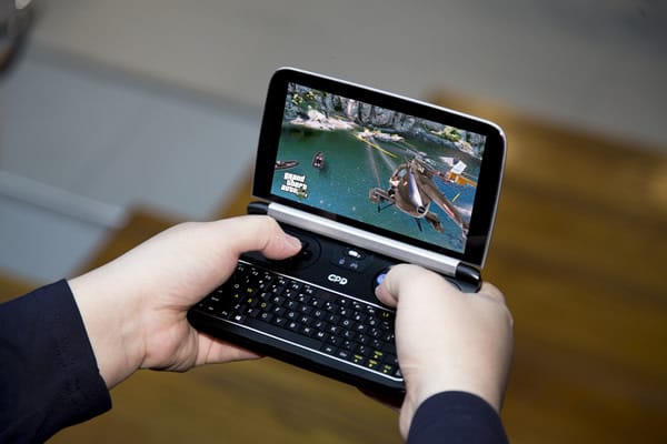 Itt a zsebben hordható számítógép: Windows 10 van rajta és olyan erős, hogy még a legújabb játékokkal is megbirkózik