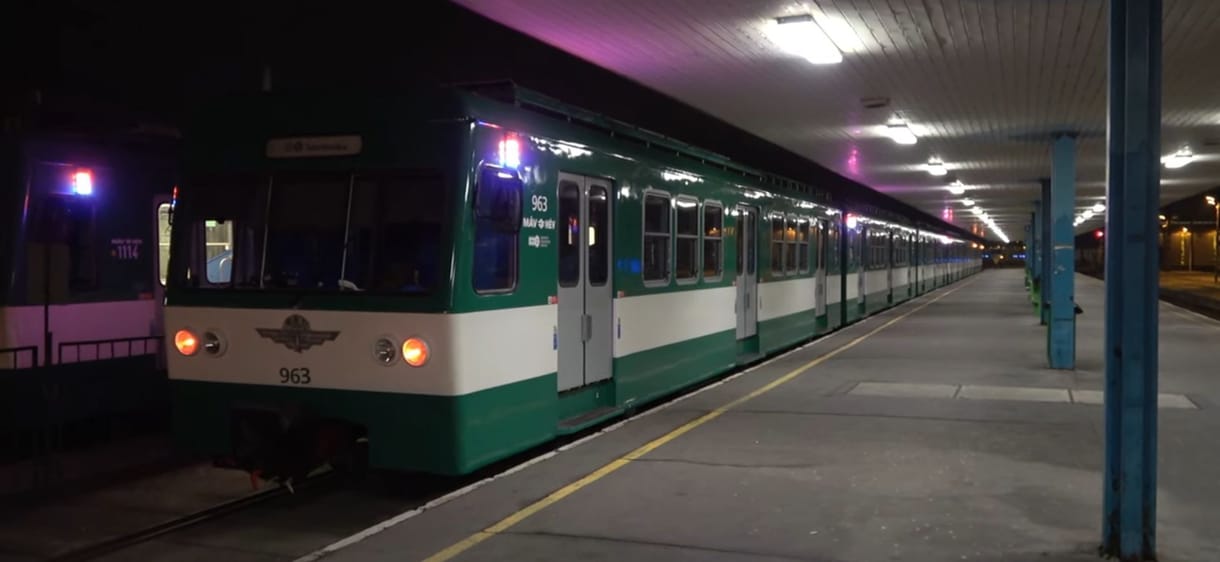 A nagy büszkén átadott, felújított HÉV szerelvénynek olyan a hangja, mintha szét akarna esni