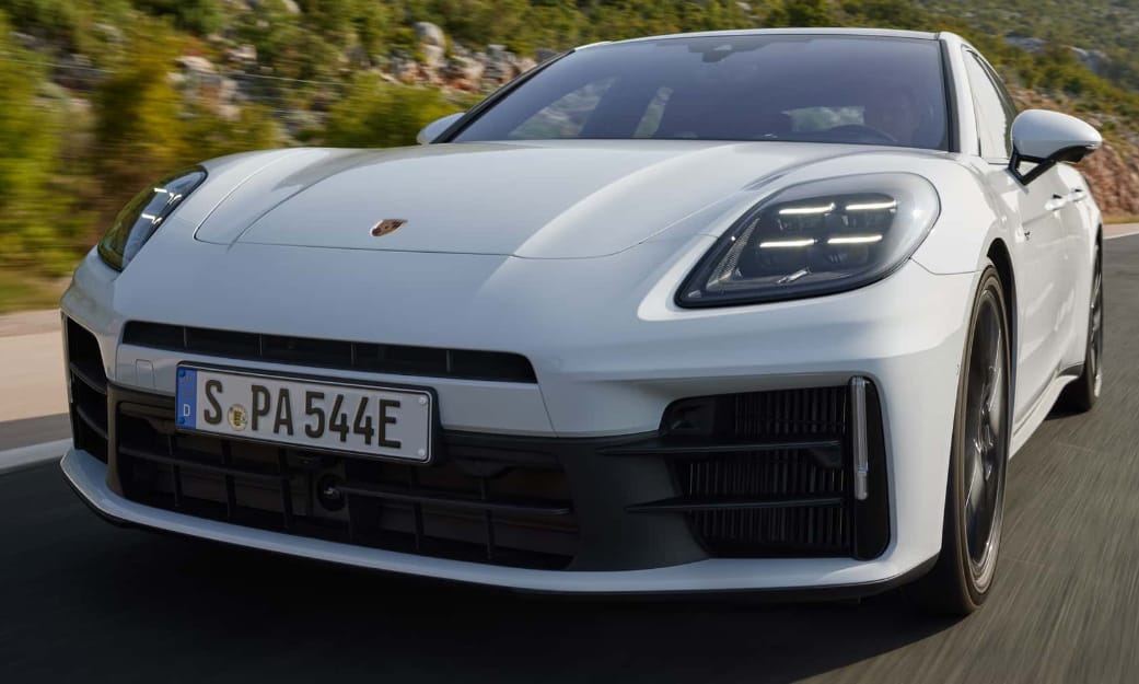 Biturbó V6 és zöld rendszám: új hibrid Porsche Panamerák érkeztek