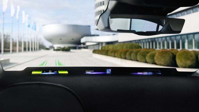 Ez lesz az igazi szélesvásznú kijelző, amit a BMW most bemutatott