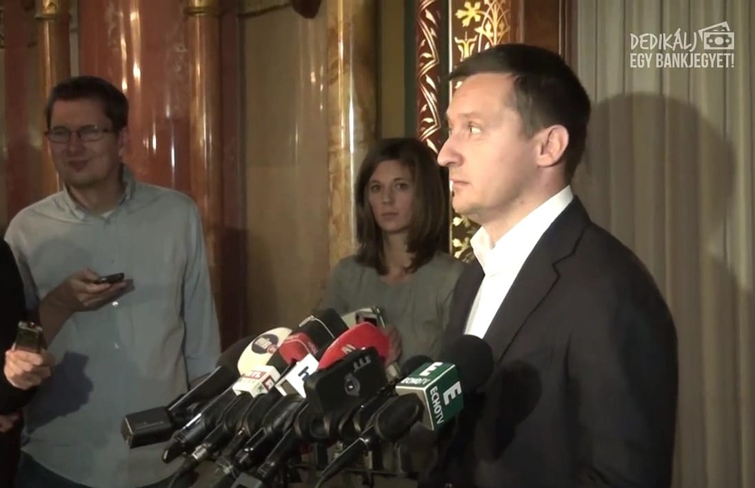 Még a vécére is követtek a fideszesek egy riportert