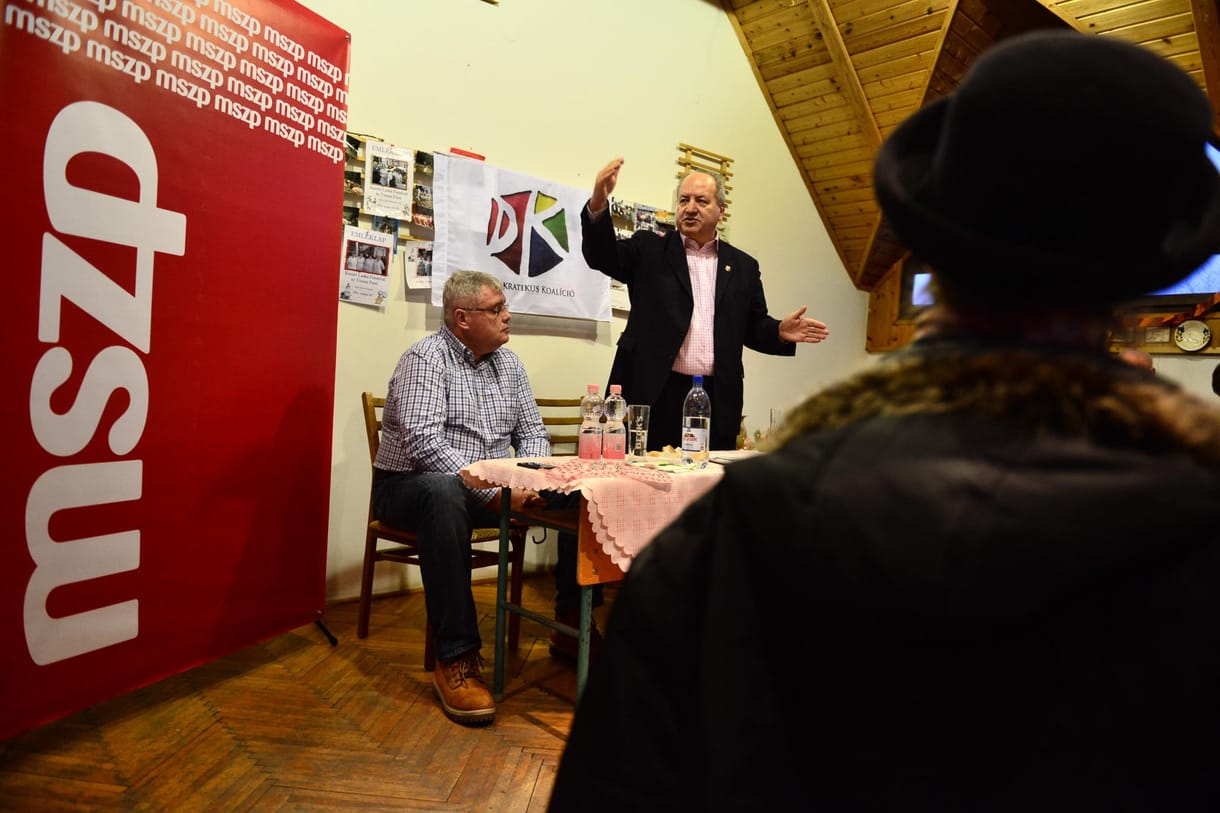 Simon „egy senkiházi” – dühöngő talpasokkal néz szembe az MSZP