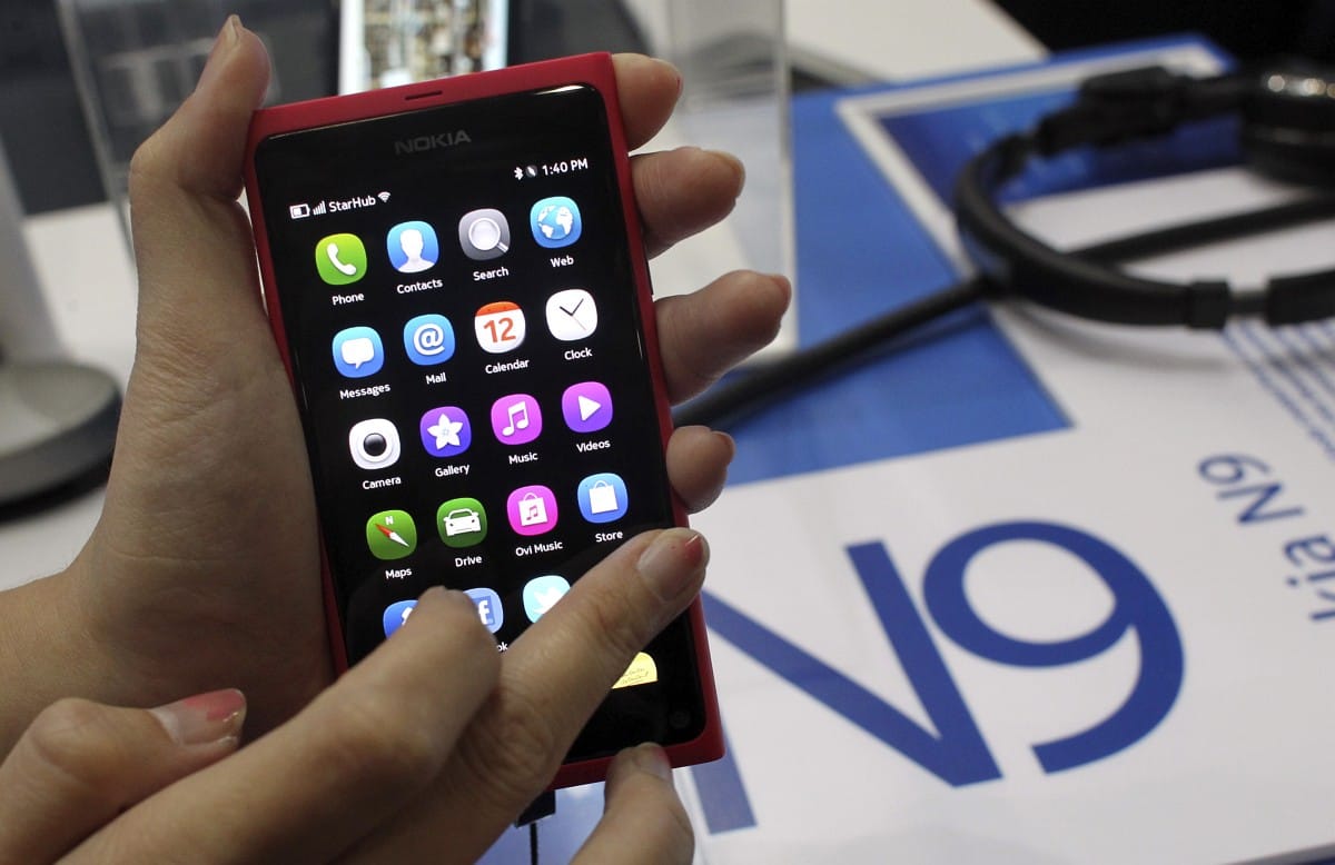 Mélyrepülésben a Nokia, csúcson az Apple