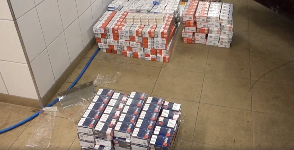Cigivel megtömött autóval buktak le a röszkei határátkelőn – videó