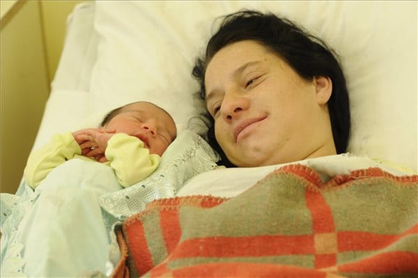 Fotók: Itt vannak 2015 első babái