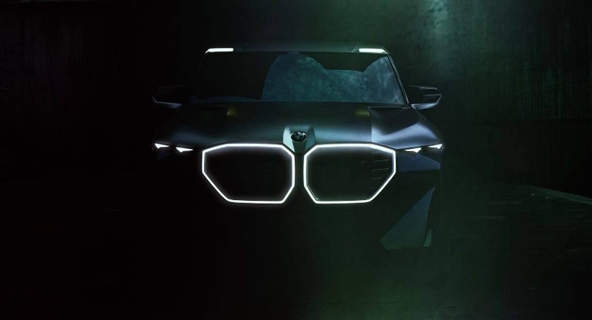 Megmutatta a BMW 750 lóerősnek ígérkező hibridje előzetesét