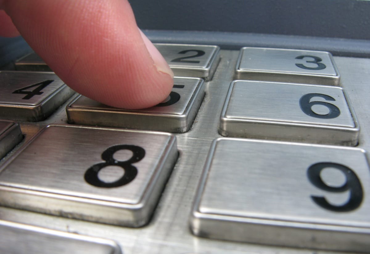 Kitalálták a titkos kódot, ontotta magából a pénzt az ATM
