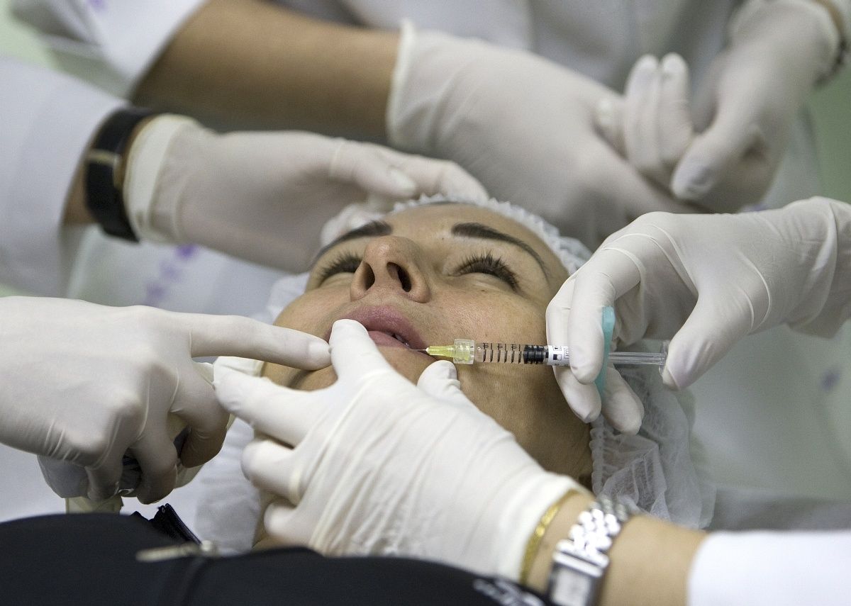 Betiltották a botox-kezeléseket Angliában a 18 év alattiak számára