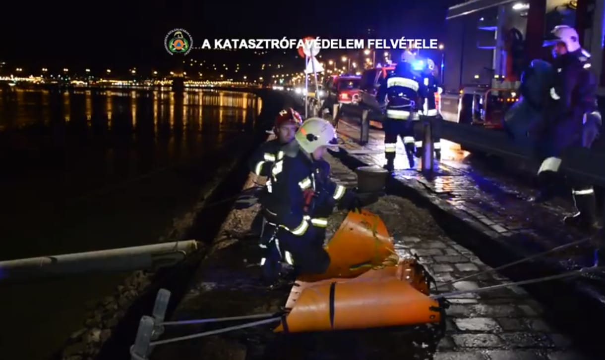 Lezuhant egy fiatal nő a budai rakpartról