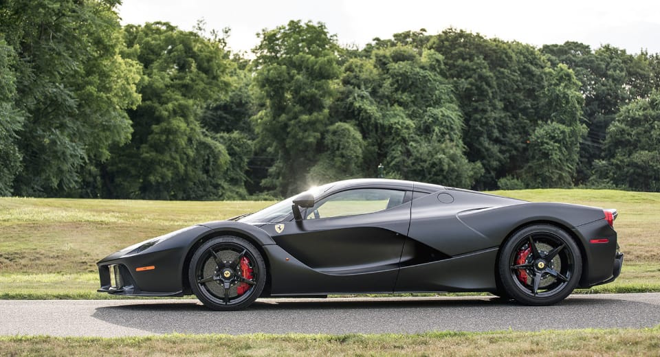 Csak három szatén fekete LaFerrari készült, az egyik eladó