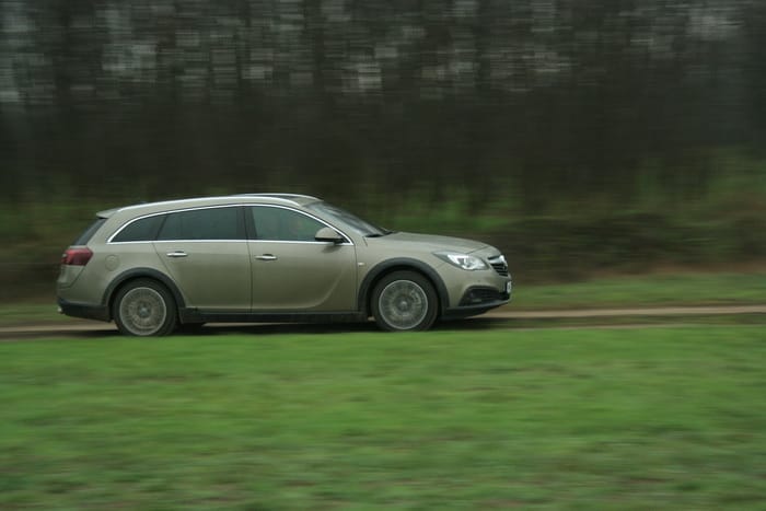 Az Opel sem hagyta ki a bakancskombit – Insignia Country Tourer menetpróba