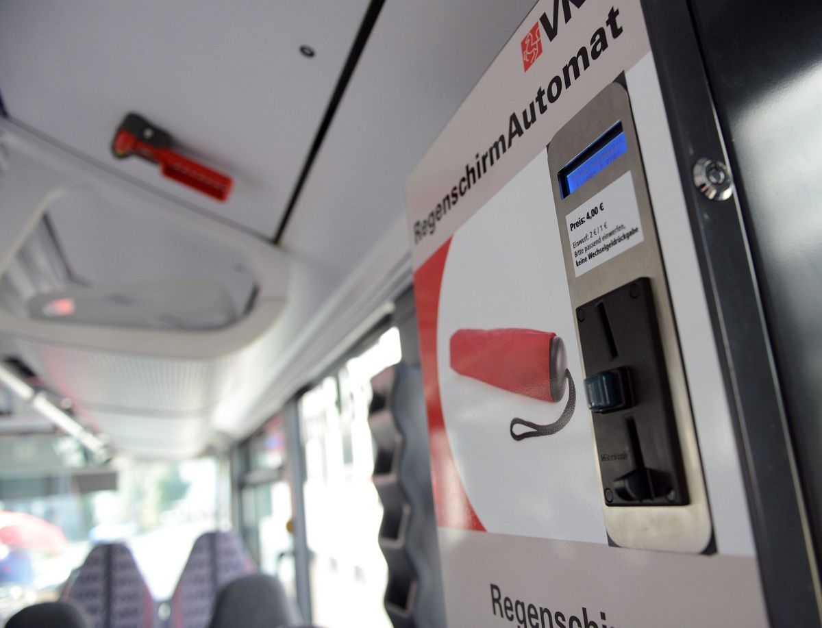 Unnában nem gond, ha a buszon akarunk esernyőt venni - fotó