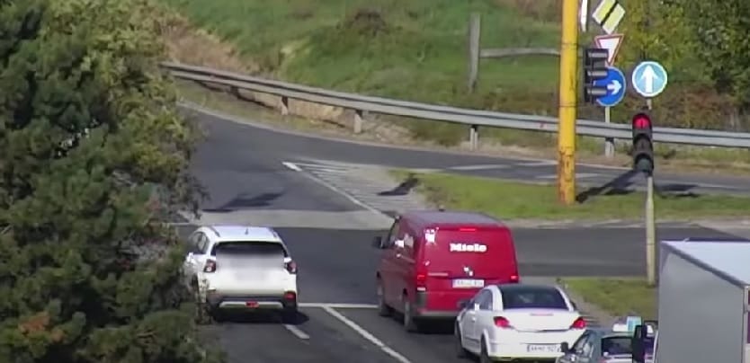 Drónnal buktattak le piroson áthajtó sofőröket a rendőrök Veszprém megyében – videó