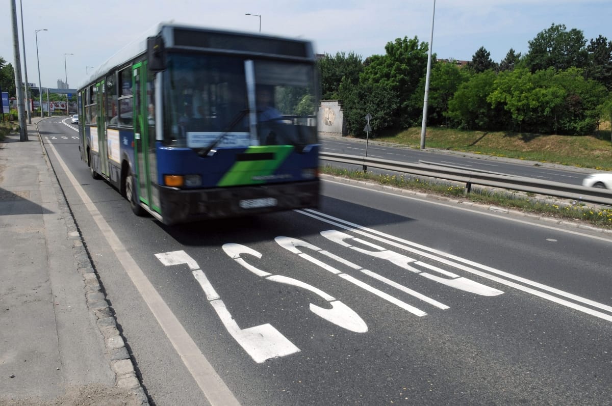 Brávó BKV! 110 millióba kerül egy 110 méteres buszsáv Budán