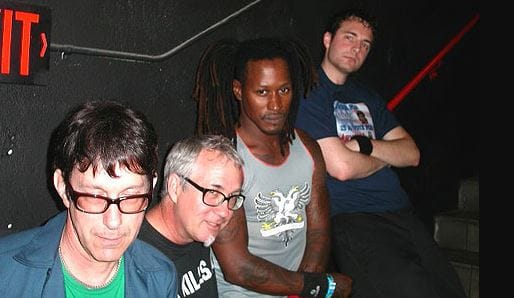 Jön a Dead Kennedys