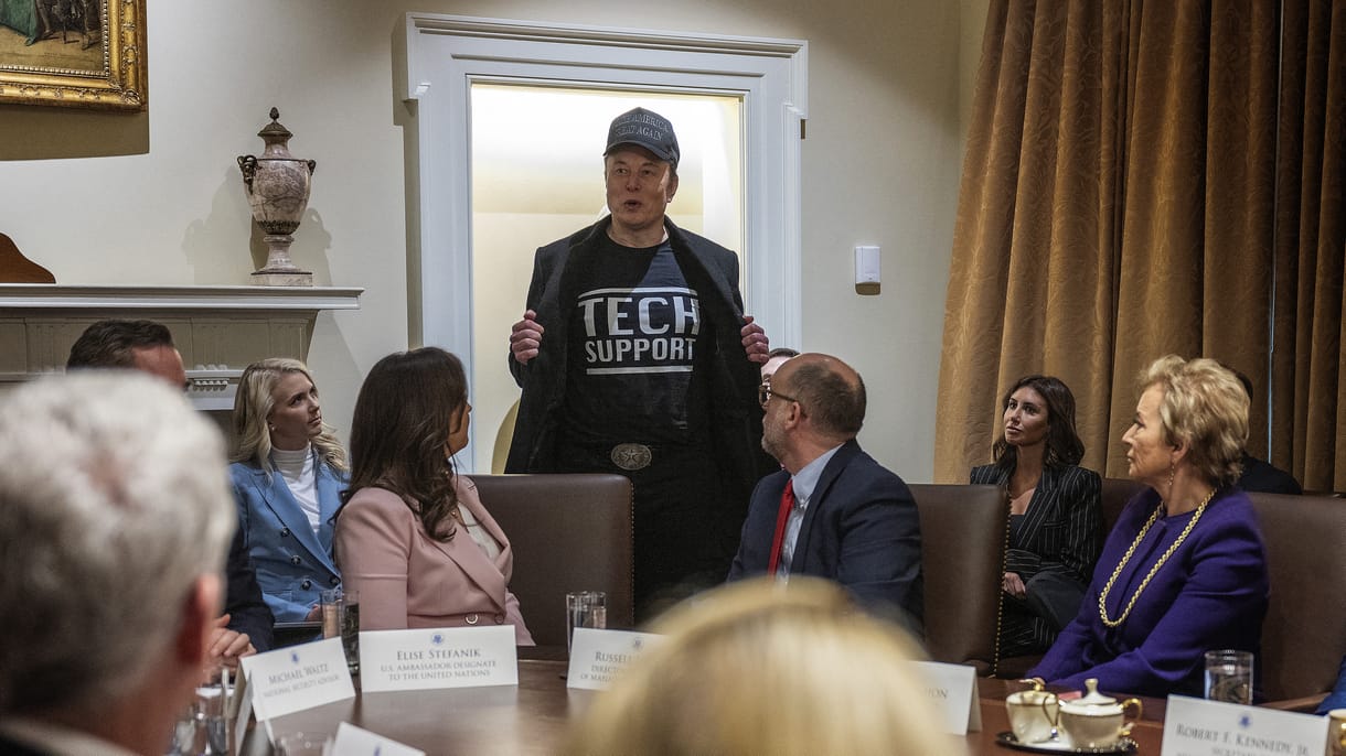 Öt másodperc alatt elkészülő autókkal és humanoid droidokkal mentené hírnevét és cégeit Elon Musk