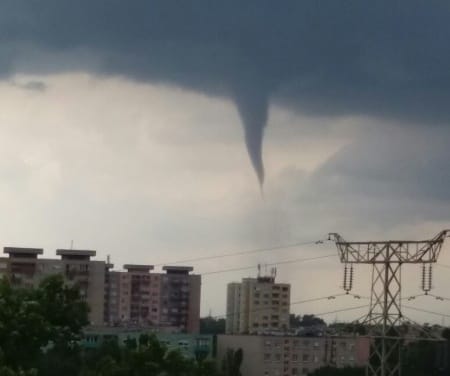 Újabb tornádó volt, most Dunaújvárosnál – fotók