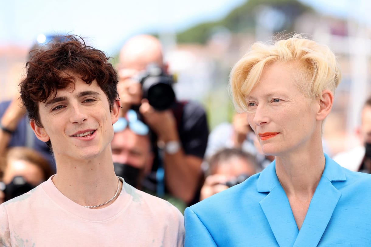 Egy teljes teremnyi mozinéző előtt viccelte meg kollégáját Tilda Swinton