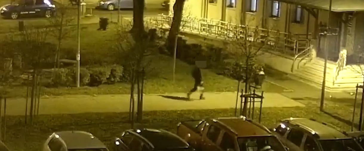 Vödörnyi vizet öntött egy budapesti férfi a téli éjszakán a hajléktalanra, aki reggelre belehalt a kihűlésbe
