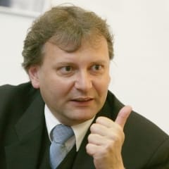 MSZP: húszéves oktatáspolitikai konszenzust rúg fel a kormány