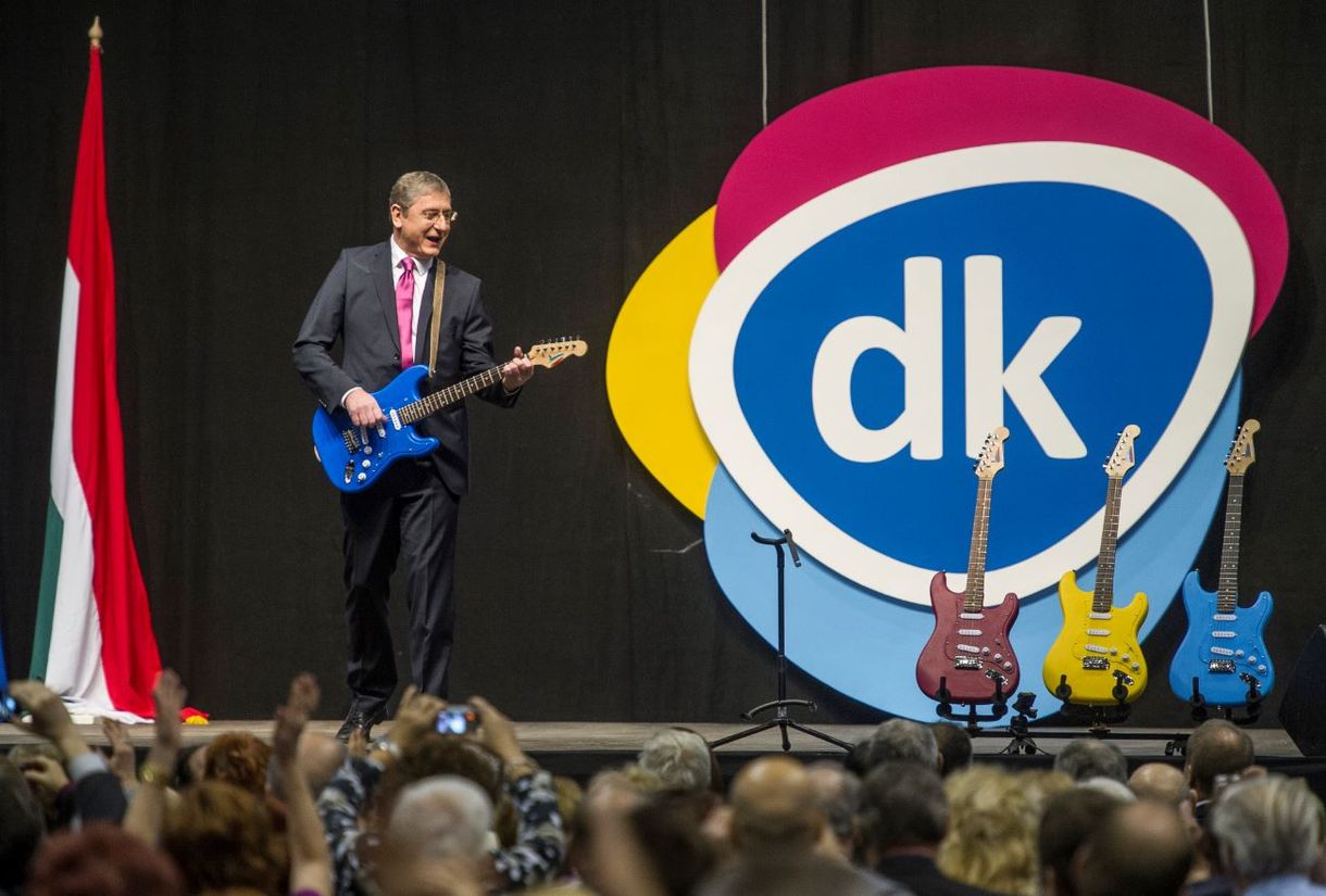 NAIH-elnök: Szabálytalan és tisztességtelen a DK online konzultációja