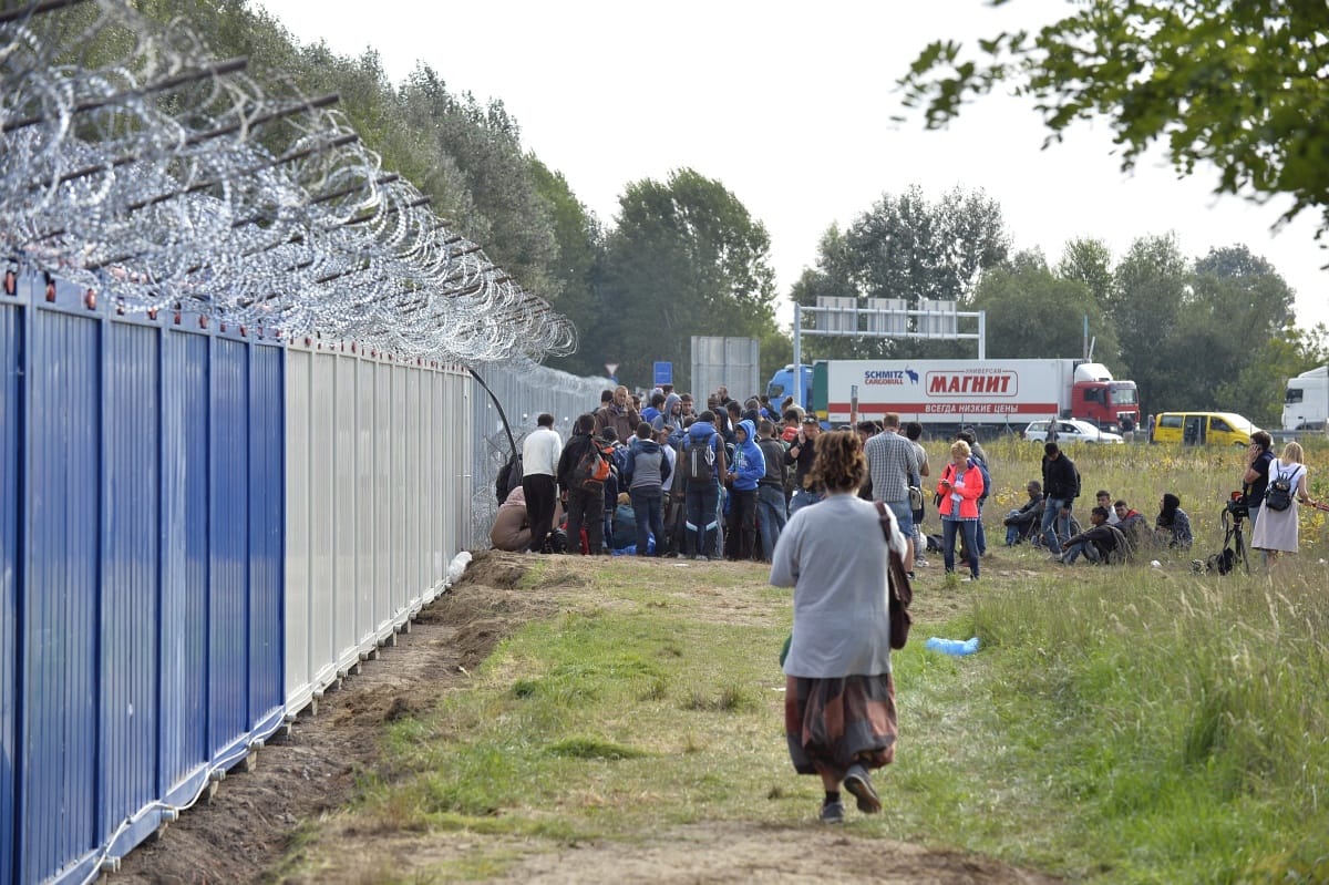 700-an vannak a befogadóállomásokon, 35 büntetőeljárás indult