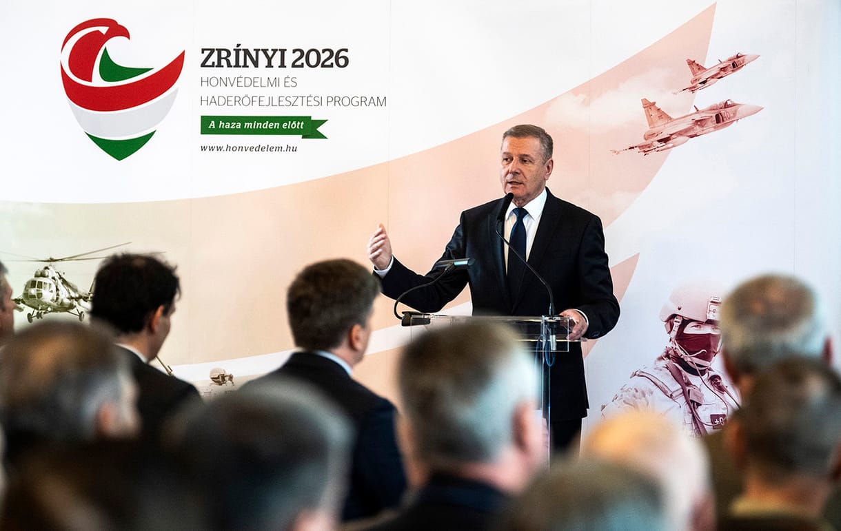 Beszólt az ellenzéki képviselőknek a honvédelmi miniszter