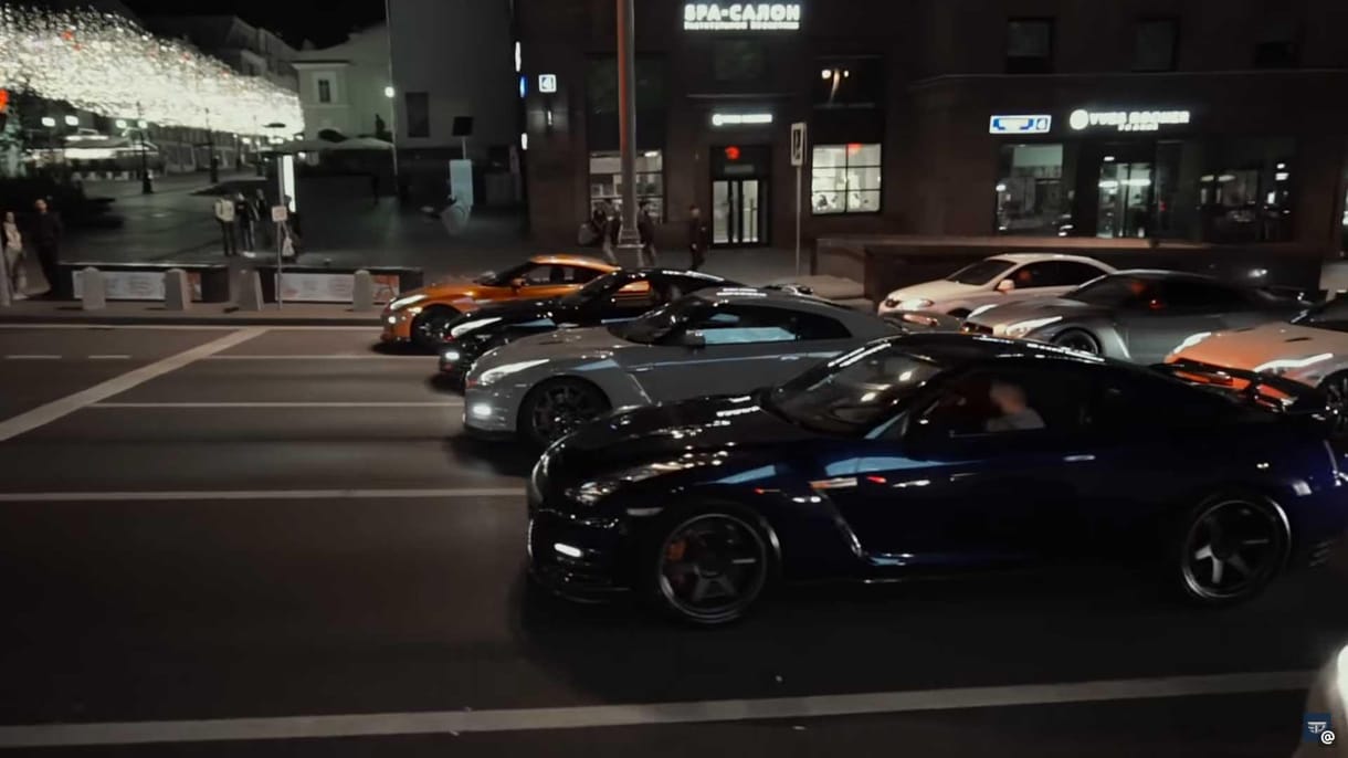 Videó: Ilyen egy orosz Nissan GT-R-es vonulás Moszkvában