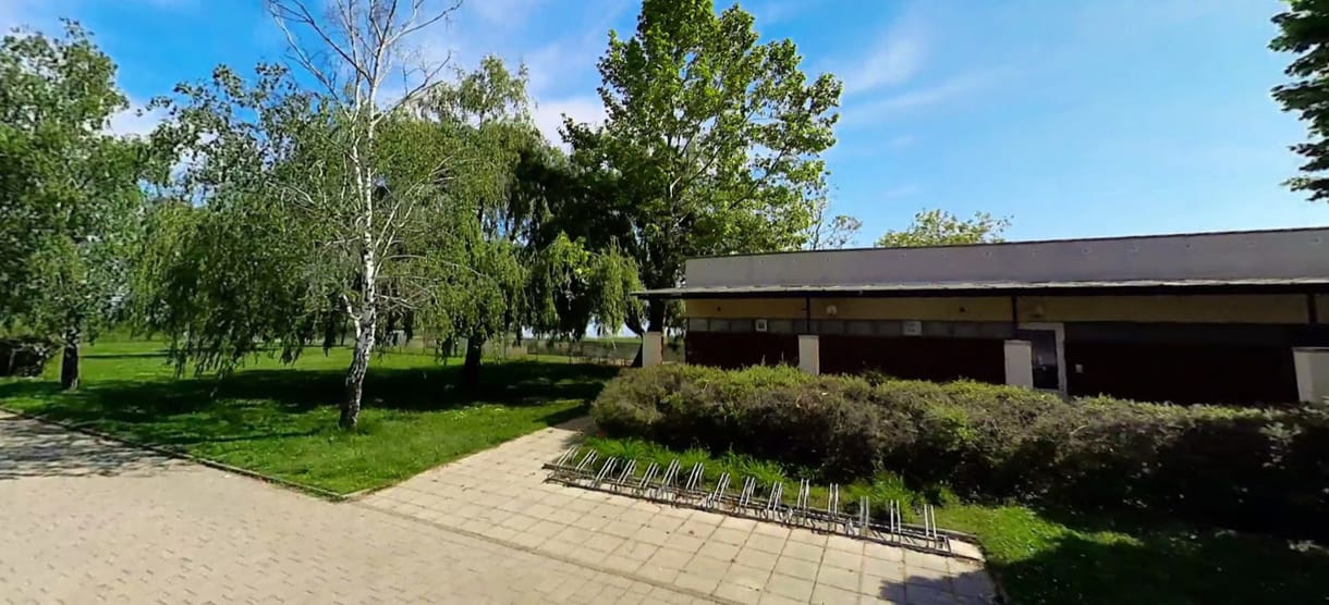 153 lakásos luxuslakópark épül Balatonszemesen, beszakadt a partmenti járda is