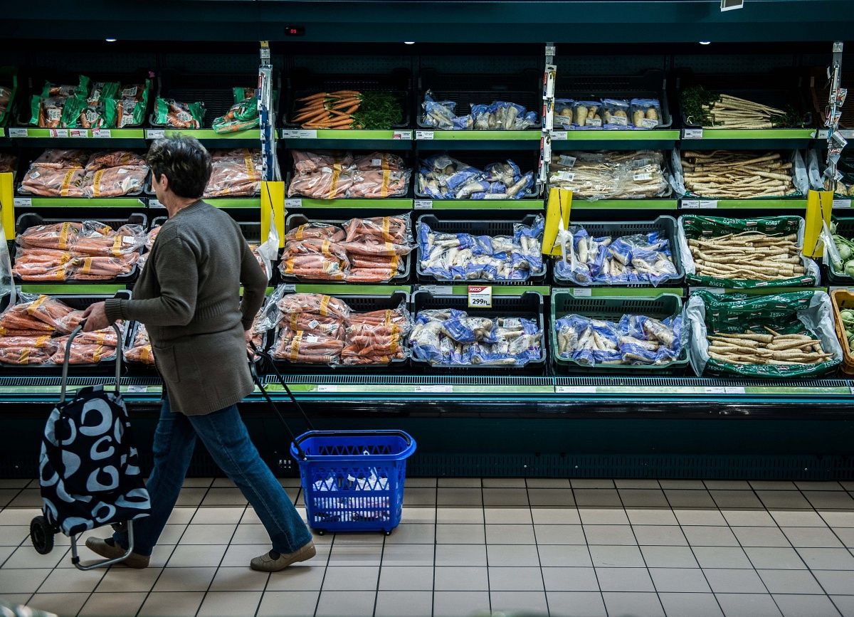 Megszünteti az éjszakai műszakot a magyar Tesco