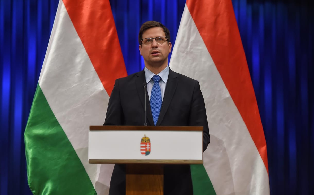 Gulyás elmondta, mi az éjjeli kijárási korlátozás célja, országosan is elhalaszthatják majd a nem sürgős műtéteket