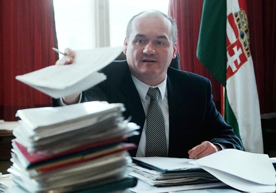 Hende Csaba: fel kell készülni a kibernetikai veszélyekre