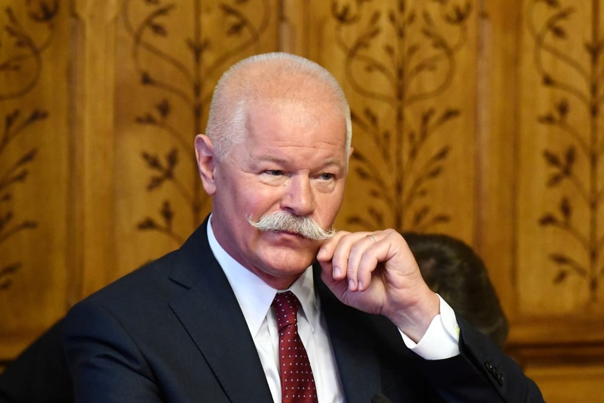 Havi másfél millióért ad bizalmas politikai tanácsokat Csák Jánosnak a 30 éves filmproducer