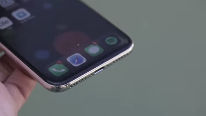 Nagy változás jöhet az iPhone-oknál, új formát kaphatnak jövőre