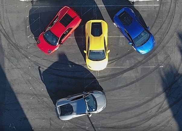 Átvette új Lamborghinijét a svéd házaspár, egyből drifteléssel kezdtek – videó