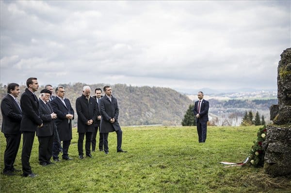 Orbán: Nekünk fekszenek az olyanok, mint a cseh Trump