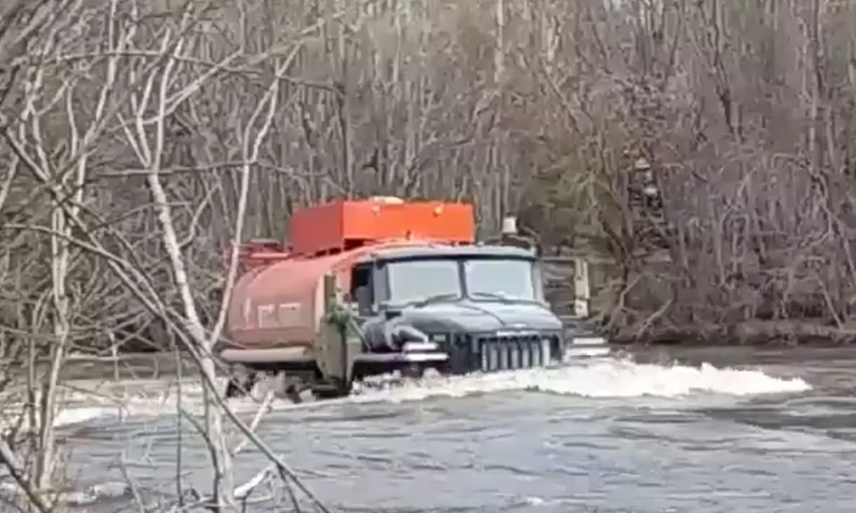 Ez a videó mindent elmond az orosz autók terepjáró képességeiről