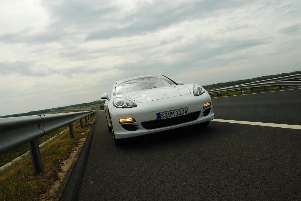 Kelendőek a luxusautók - Eladási rekord a Porschenél