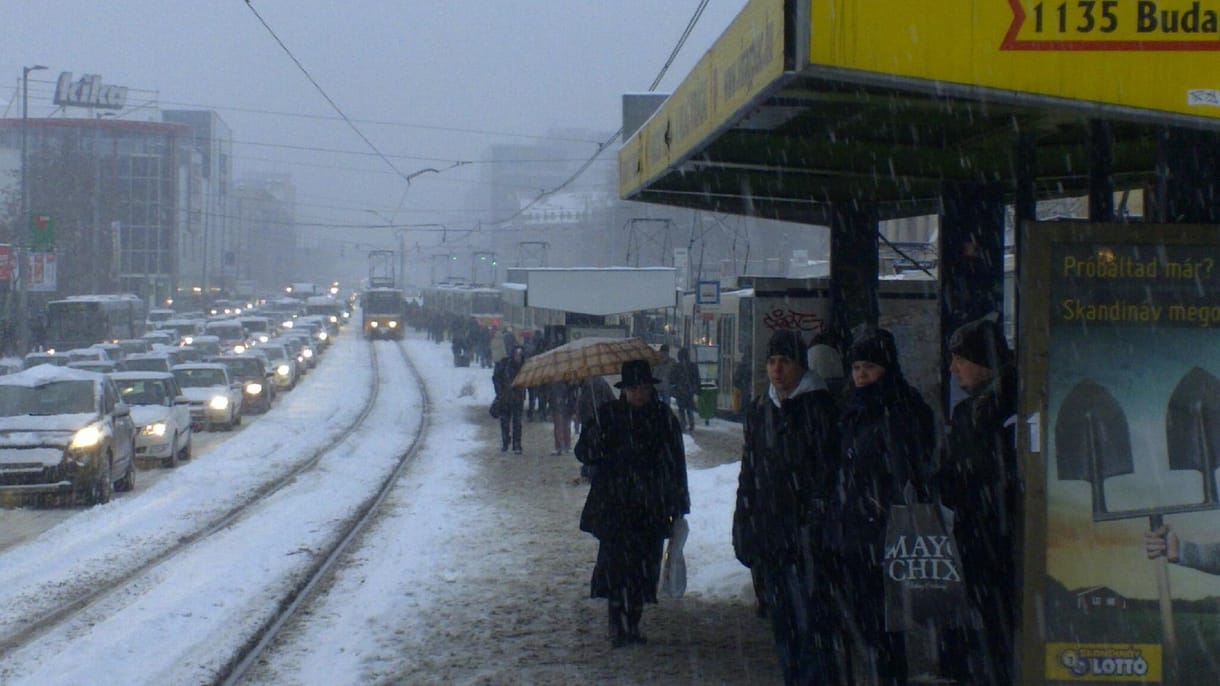 Olvasóink is megszenvednek a hóval - fotó, videó