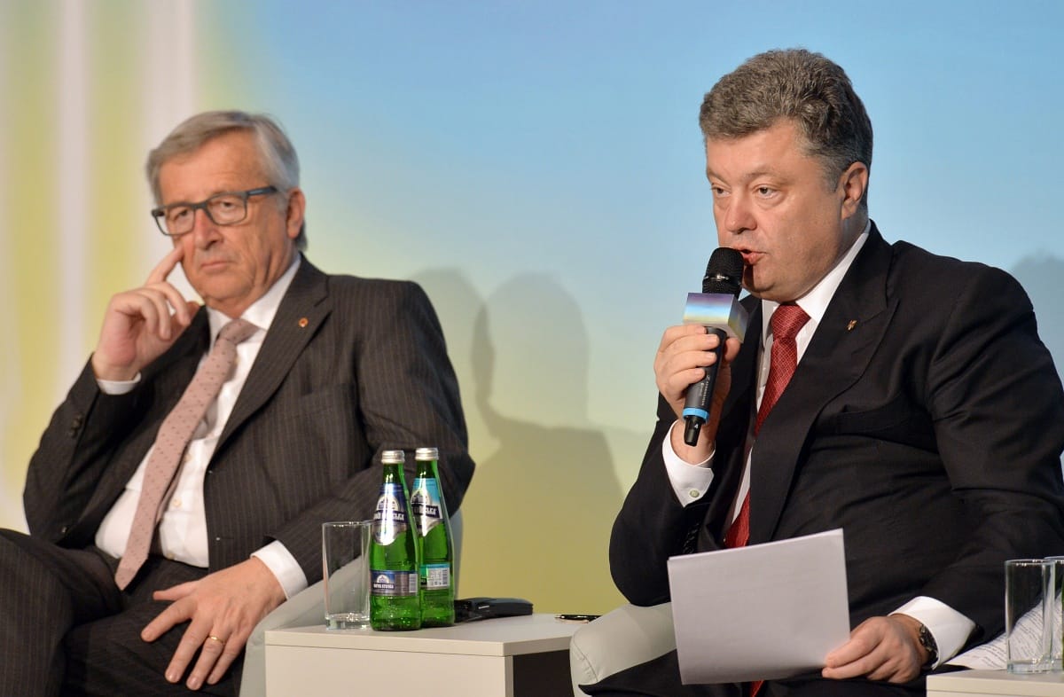 Porosenko: Bármely pillanatban kirobbanhat a háború