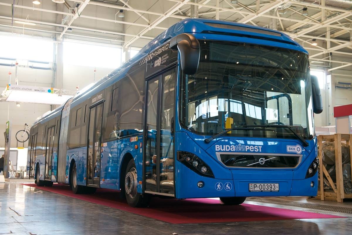 Hollandiában árulják a BKV használt, hibridhajtású buszait