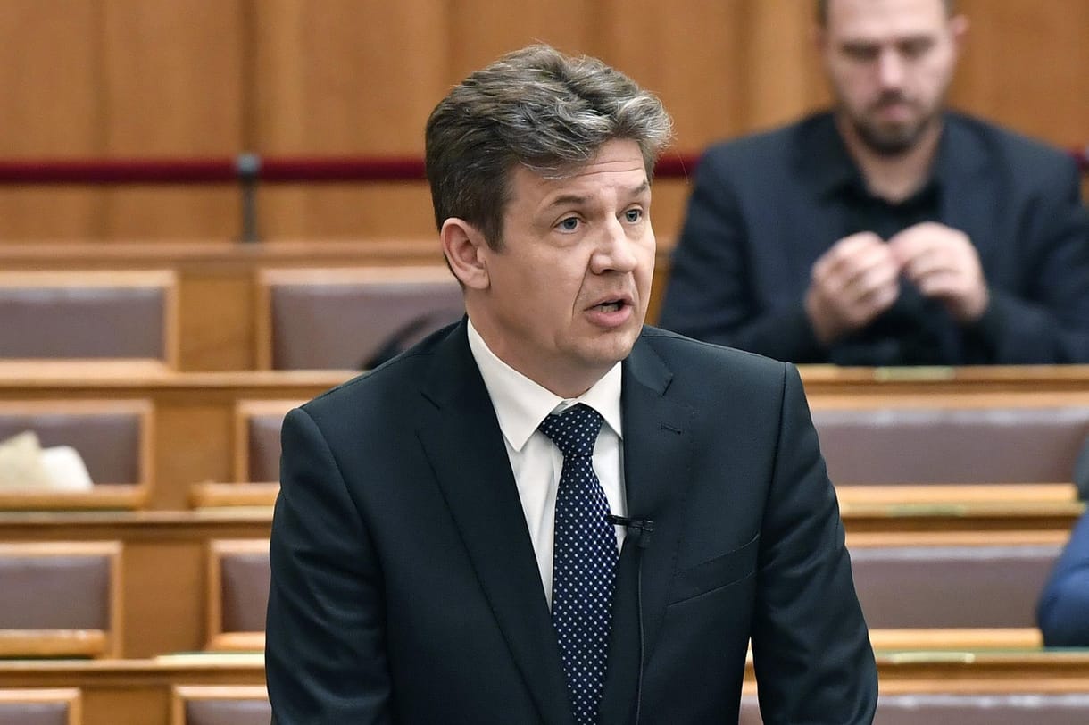 Az Orbán-kormány egyik államtitkárát is megcélozták a Pegasussal, mikor belharcokat vívott