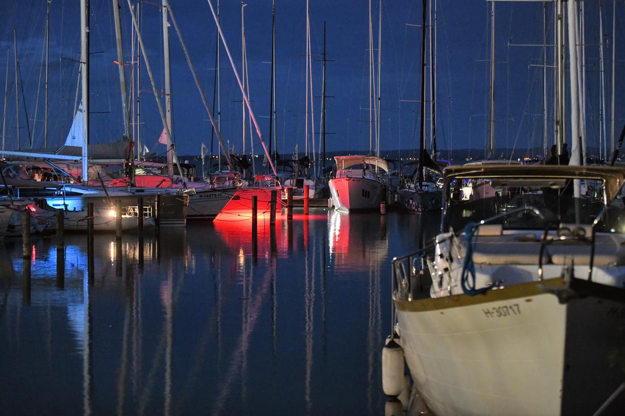 Egy hónapra vesz ki nyaralót a Balatonnál a magyar