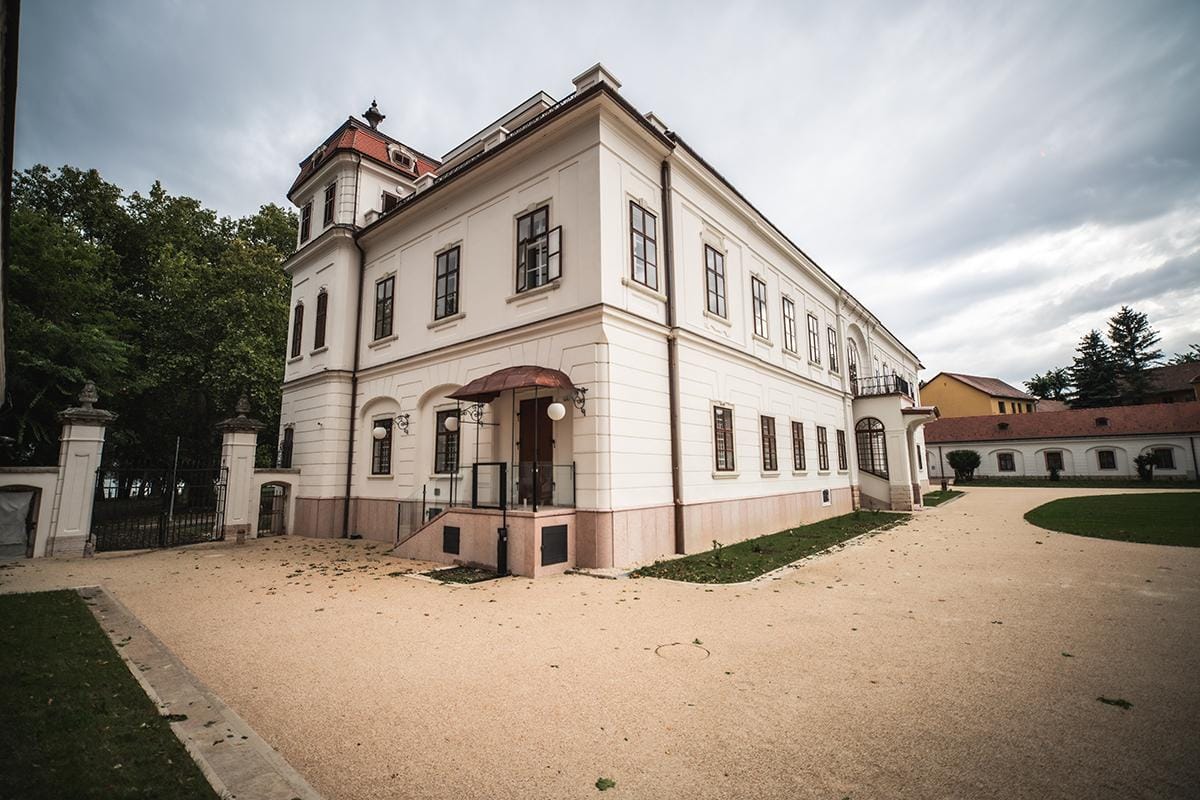 Nincs semmilyen lista, minden kastélyt magánkézbe adhat az állam egy új javaslat szerint